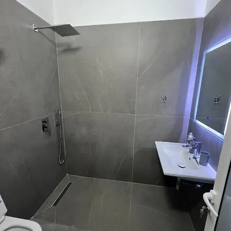 Alojamento de Acomodação e Pequeno-almoço Rreze Dielli Vlorë